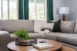 电视、电子游戏、DVD 播放器、办公室