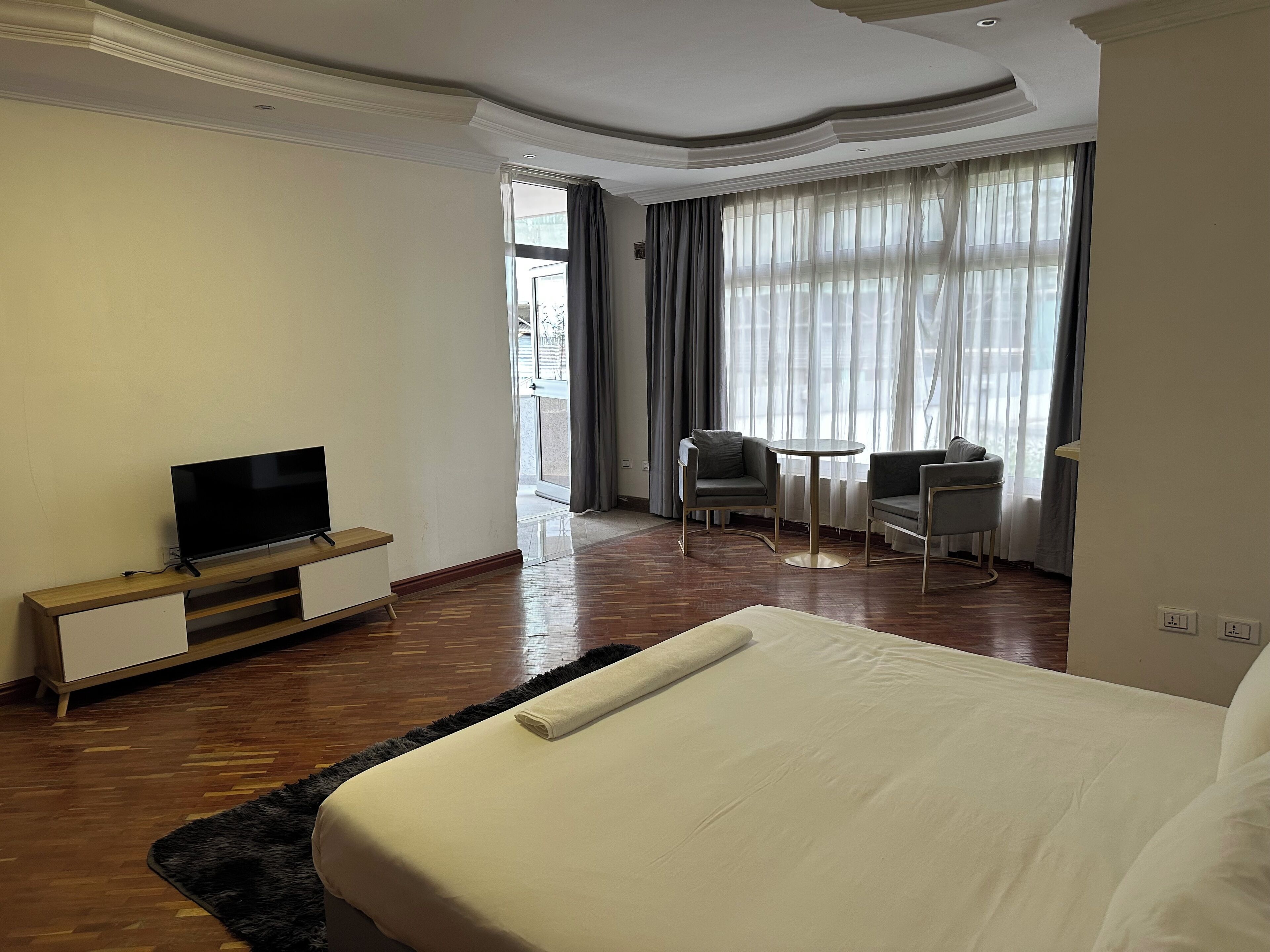 Photo - Social House