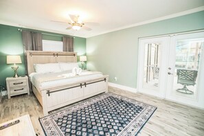 4 bedrooms, iron/ironing board, Internet, bed sheets