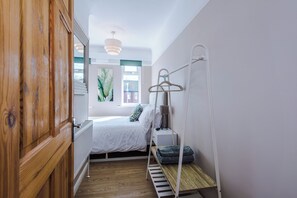 3 quartos, ferros/tábuas de passar roupa, Wi-Fi, roupa de cama