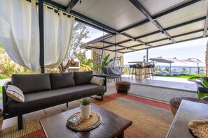 Outdoor dining - Welcome to Villa El Capitano – Your Private Seaview Retreat Near Split (Podstrana)