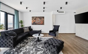 TV, video games - Welcome to Villa El Capitano – Your Private Seaview Retreat Near Split (Podstrana)