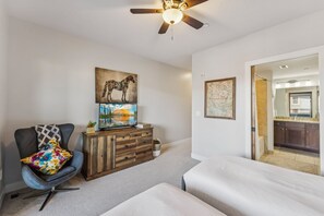 2 Schlafzimmer, Schreibtisch, Bügeleisen/Bügelbrett, WLAN