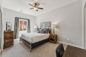 2 Schlafzimmer, Schreibtisch, Bügeleisen/Bügelbrett, WLAN