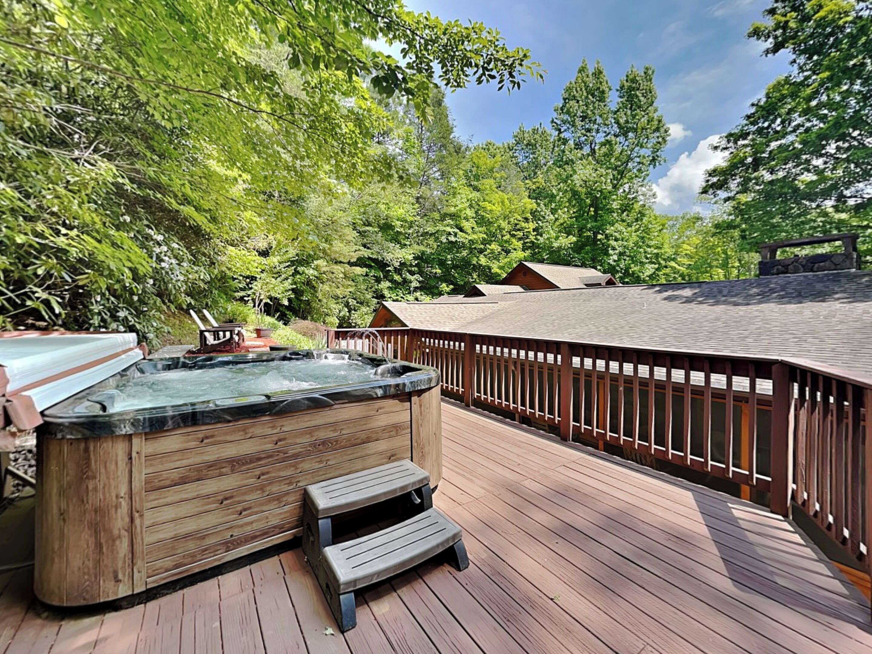Outdoor spa tub
