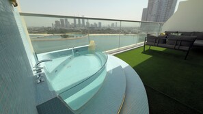 Indoor pool - Highend Azure Stay In Palm Jumeirah (Dubai)