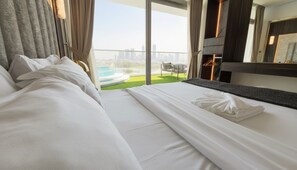Apartment, Balcony, Beach View | Interior - Highend Azure Stay In Palm Jumeirah (Dubai)