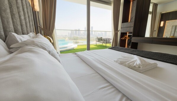 Apartment, Balcony, Beach View | Interior - Highend Azure Stay In Palm Jumeirah (Dubai)