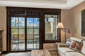 Fernseher, Kamin, Arbeitsbereiche