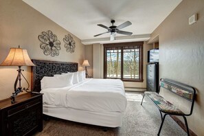 1 dormitorio, tabla de planchar con plancha, wifi y ropa de cama