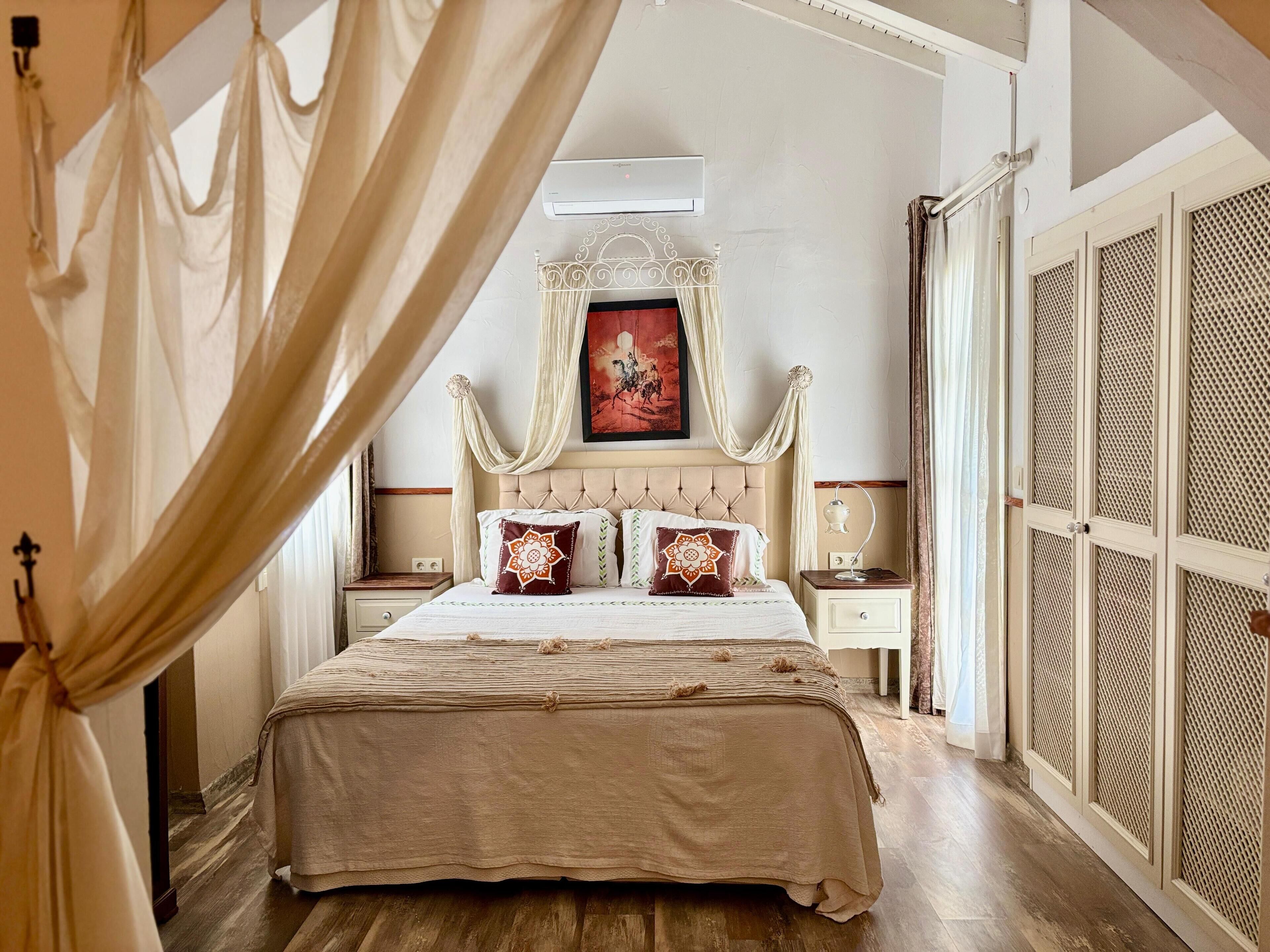 Superior Suite, Balcony, Garden View | Soundproofing, WiFi (free)