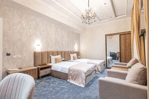 Caja de seguridad en la habitación y escritorio 