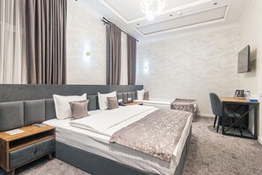 Doccia, asciugacapelli, asciugamani, sapone