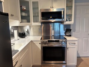 Fridge, stovetop, coffee/tea maker
