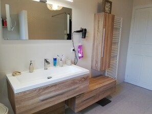 Dusche, Handtücher, Seife, Toilettenpapier