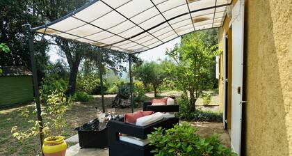 Sam’s cottage, a peaceful Provencal Retreat, minutes from famous Thoronet Abbey.
