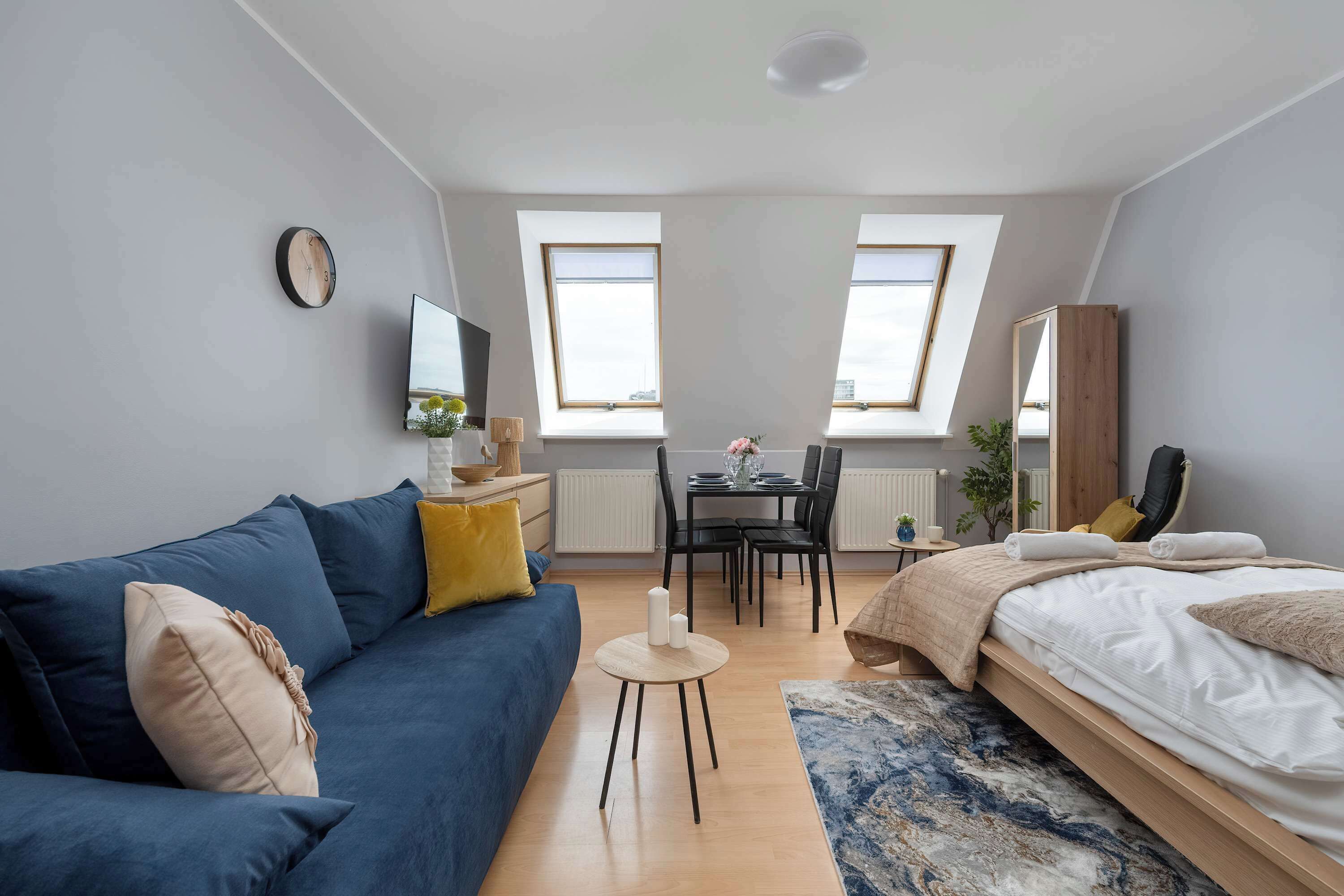 Iron/ironing board, travel crib, WiFi, bed sheets