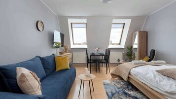 Tabla de planchar con plancha, cuna de viaje, wifi y ropa de cama