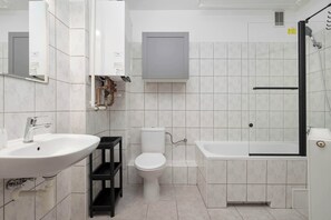 Dusche, Haartrockner, Handtücher, Shampoo