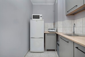Fridge, microwave, stovetop, electric kettle