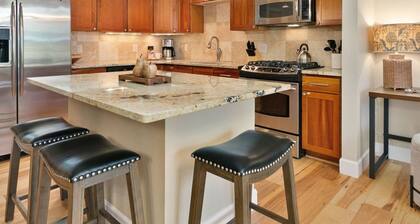 Royal Perch | Chic Old Town Loft w/ King Suite