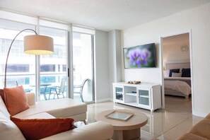 2 bedrooms, iron/ironing board, WiFi, bed sheets - Beachfront 2 BR Apt Full Kitchen - No Resort Fee (Hollywood)