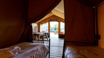 2 bedrooms, bed sheets