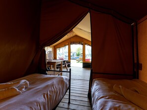 House | 2 bedrooms, bed sheets