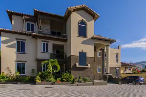 Star Tree- 2 Bedroom Condo 10 mins to New Kingston