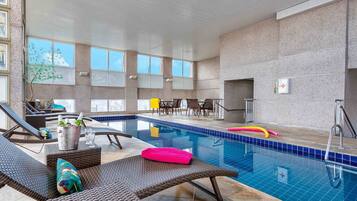 Suíte | Piscina | Piscina externa, guarda-sóis, espreguiçadeiras