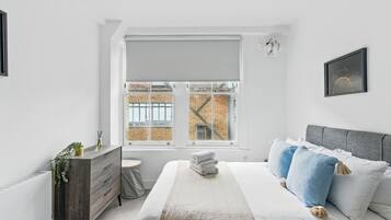 2 bedrooms, iron/ironing board, bed sheets