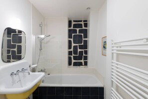 Towels - Rue du Val-de-Grâce by onefinestay (Paris)