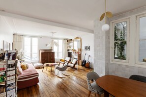 Télévision, cheminée