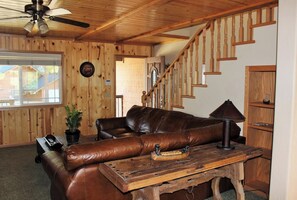 TV connectée de 49 pouces avec chaînes par câble, cheminée