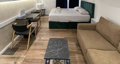 Le Petite Central Studio Apartments