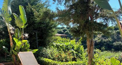 Apartment in villa, in hillside location with sea view.