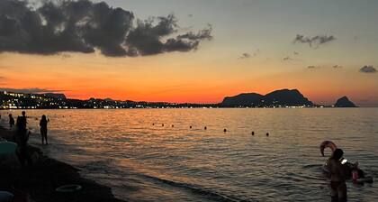 Apartment in villa, in hillside location with sea view.