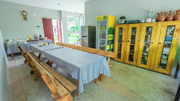 大型冰箱、微波爐、烤箱、爐台