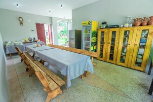 大冰箱、微波炉、烤箱、炉灶