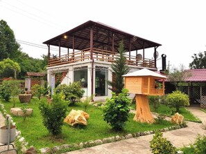 Front of property - Prometheus Gate Hotel (Tsqaltubo)