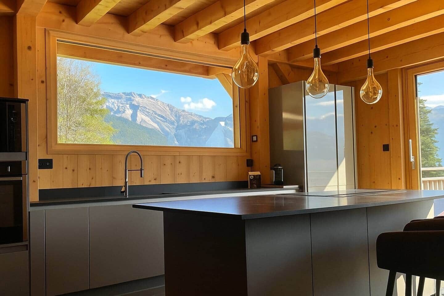 Kjøleskap, mikrobølgeovn, ovn og oppvaskmaskin