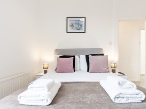 3 bedrooms, iron/ironing board, free WiFi, bed sheets