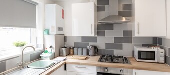 Pass the Keys | Seaside 2-Bedroom Flat | Parking | Sleeps 6