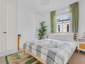 2 bedrooms, iron/ironing board, free WiFi, bed sheets