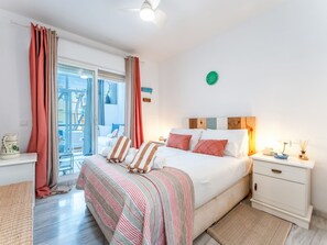 3 bedrooms, iron/ironing board, free WiFi, bed sheets - Stylish 3 Bed Flat in Los Pacos - Pass the Keys (Fuengirola)
