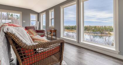 Breathtaking Views, Absolute Privacy, Modern&Cozy! 5mins to PEI's 2 BEST Beaches