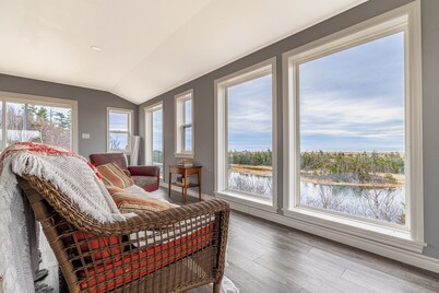 Breathtaking Views, Absolute Privacy, Modern&Cozy! 5mins to PEI's 2 BEST Beaches