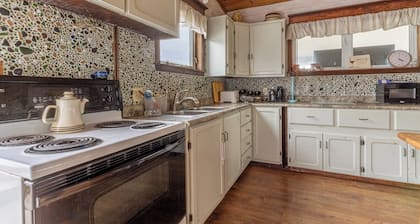 Breathtaking Views, Absolute Privacy, Modern&Cozy! 5mins to PEI's 2 BEST Beaches