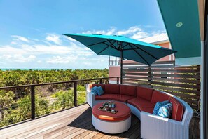 Terrace/patio - Southside: Private Island Oasis! Gulf Views + Pool & Carts (North Captiva)