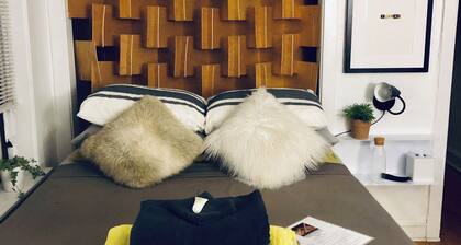 BOUTIQUE DESIGNER FLAT IN LINCOLN PARK